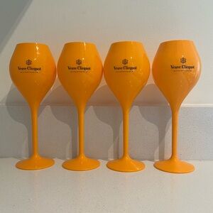 Veuve Clicquot Champagne Flutes - plastic, set of 4
